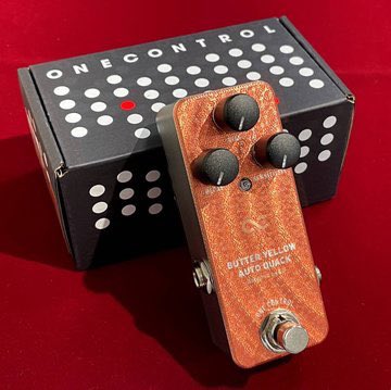 ROCKINN_namba's tweet photo. 【#ロックイン難波】有りそうで無い絶妙な丁度良さ!「ONE CONTROL」のエンヴェロープフィルター"Butter Yellow Auto Quack"あります!レンジのモード切替を搭載。ギター&ベース兼用で音色は幅広く、フィルター系でこの価格、このサイズ感はポイントを突いてくる1台です★→https://t.co/X3cOBn978i https://t.co/ddwQslHMK8