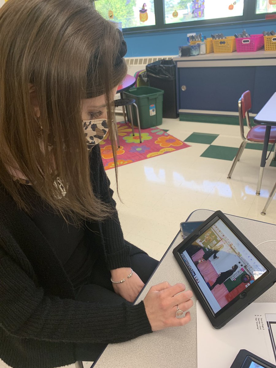 annavblake's tweet photo. Teamwork makes the dream work! Had a blast today working on Apple Apps to create! @MissDziamniski @miss_tobias @mia_tappe @MissReagan5 #everyonecancreate #appleteacher #EFproud #EFcreates @AppleEDU https://t.co/z2ClbUGUUE