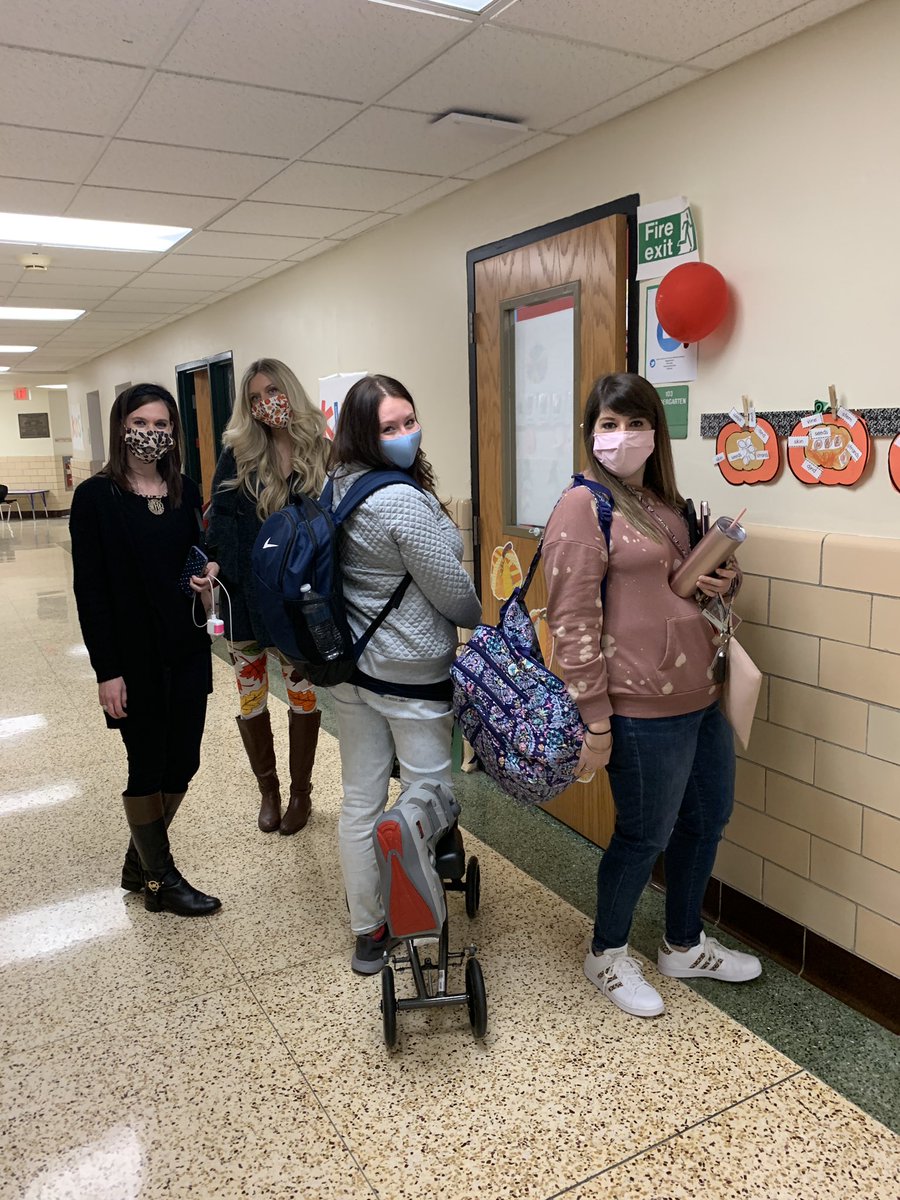 annavblake's tweet photo. Teamwork makes the dream work! Had a blast today working on Apple Apps to create! @MissDziamniski @miss_tobias @mia_tappe @MissReagan5 #everyonecancreate #appleteacher #EFproud #EFcreates @AppleEDU https://t.co/z2ClbUGUUE