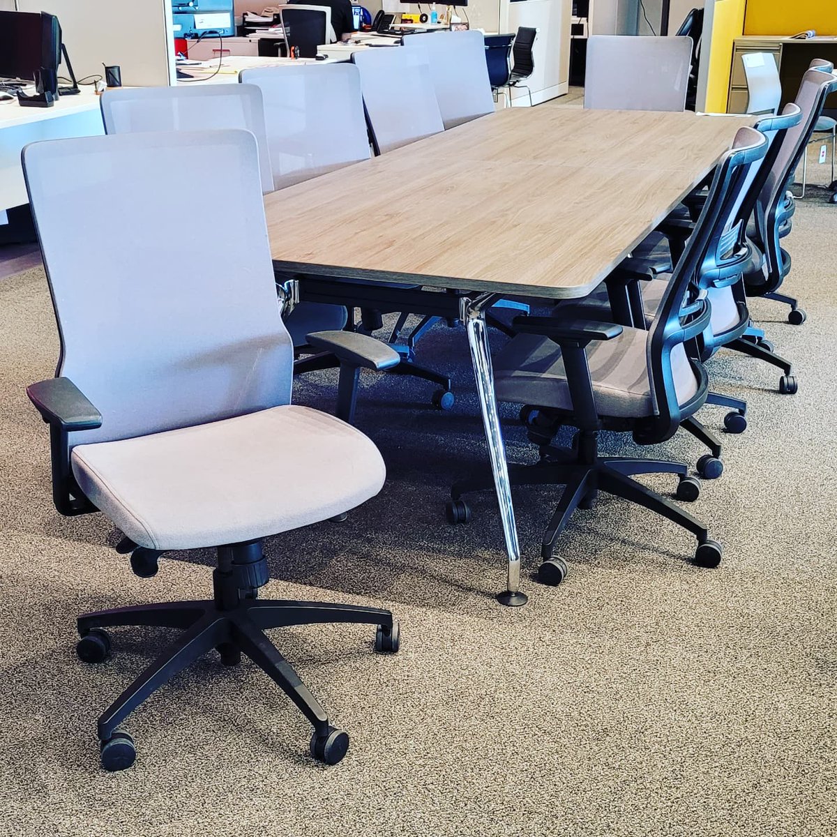 TOPSTEXAS's tweet image. New-to-you chair alert! 
Just arrived, the Sit-On-It NOVO task chair with synchro-tilt and seat slider. All in EXCELLENT condition! Silver mesh with gray fabric seat. 100 available today! Get this premium chair for a discount price at TOPS today!
TopsTexas.com
