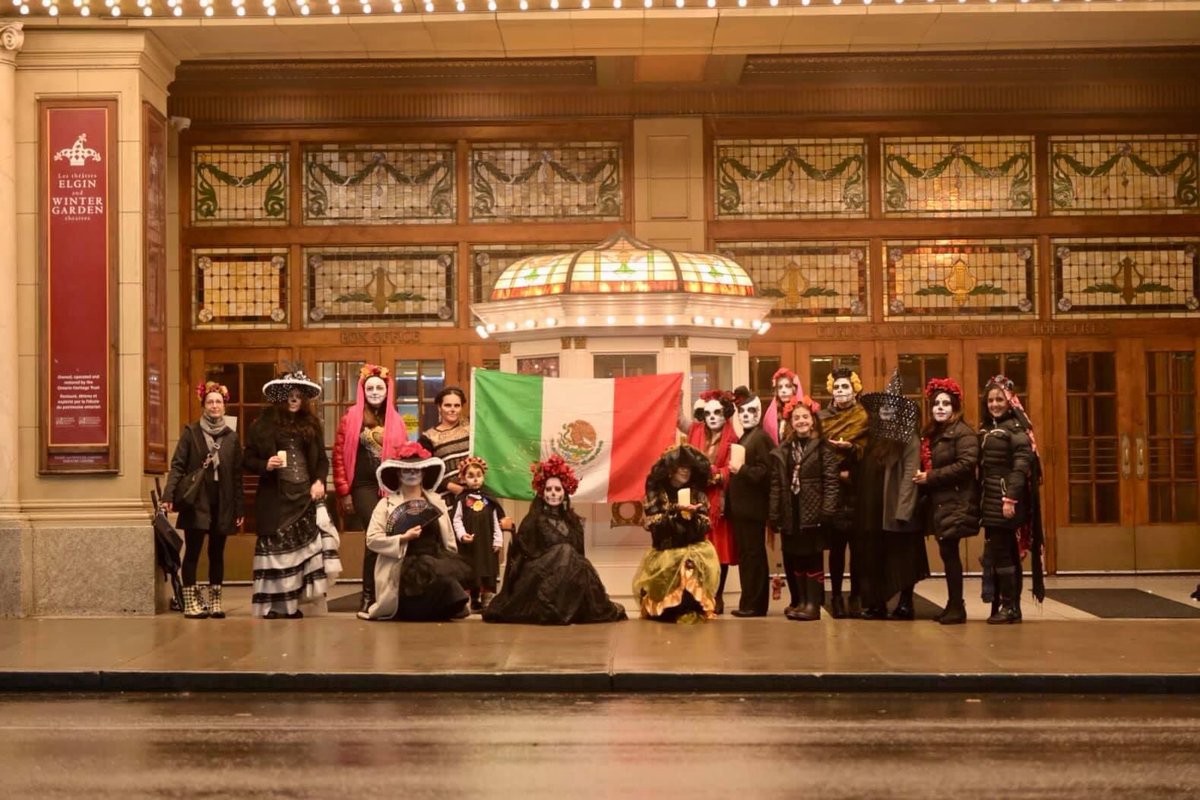 PTMunozledo's tweet photo. El sábado 30 de octubre se efectuó la espléndida Caminata de Catrinas y Catrines como parte de las celebraciones del Día de Muertos en Toronto. Mi reconocimiento a los esfuerzos de la comunidad organizada de mexicanas y mexicanos por mantener vivas nuestras tradiciones culturales https://t.co/mO88jqr8WP