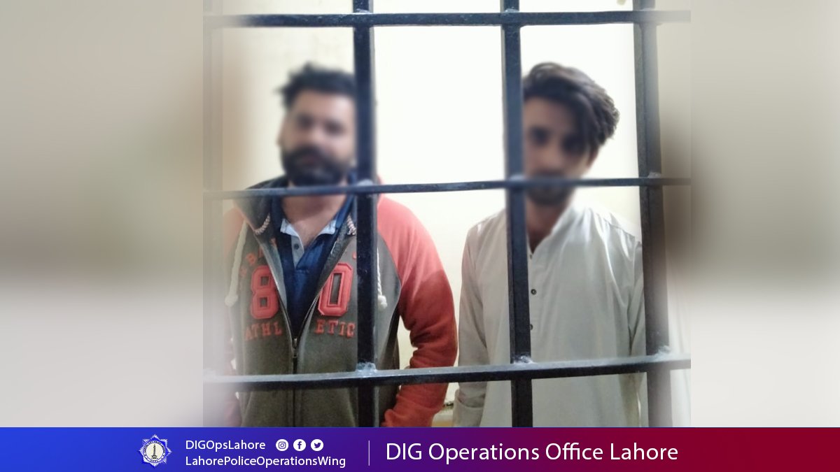 spmodeltown's tweet photo. 👈رکشہ میں سوار فیملی کو ہراساں کرنے والے ملزمان گرفتار،

لیاقت آباد پولیس کی 15 کال پر فوری کارروائی، 02 ملزم گرفتار،

◾️ملزمان نے دوران سفر نازیبا اشاروں سمیت دست درازی کرکے ہراساں کیا،متاثرہ فیملی 

◾️ملزمان کیخلاف مقدمہ درج،مزید تحقیقات کا آغاز، https://t.co/i156oY9p2S