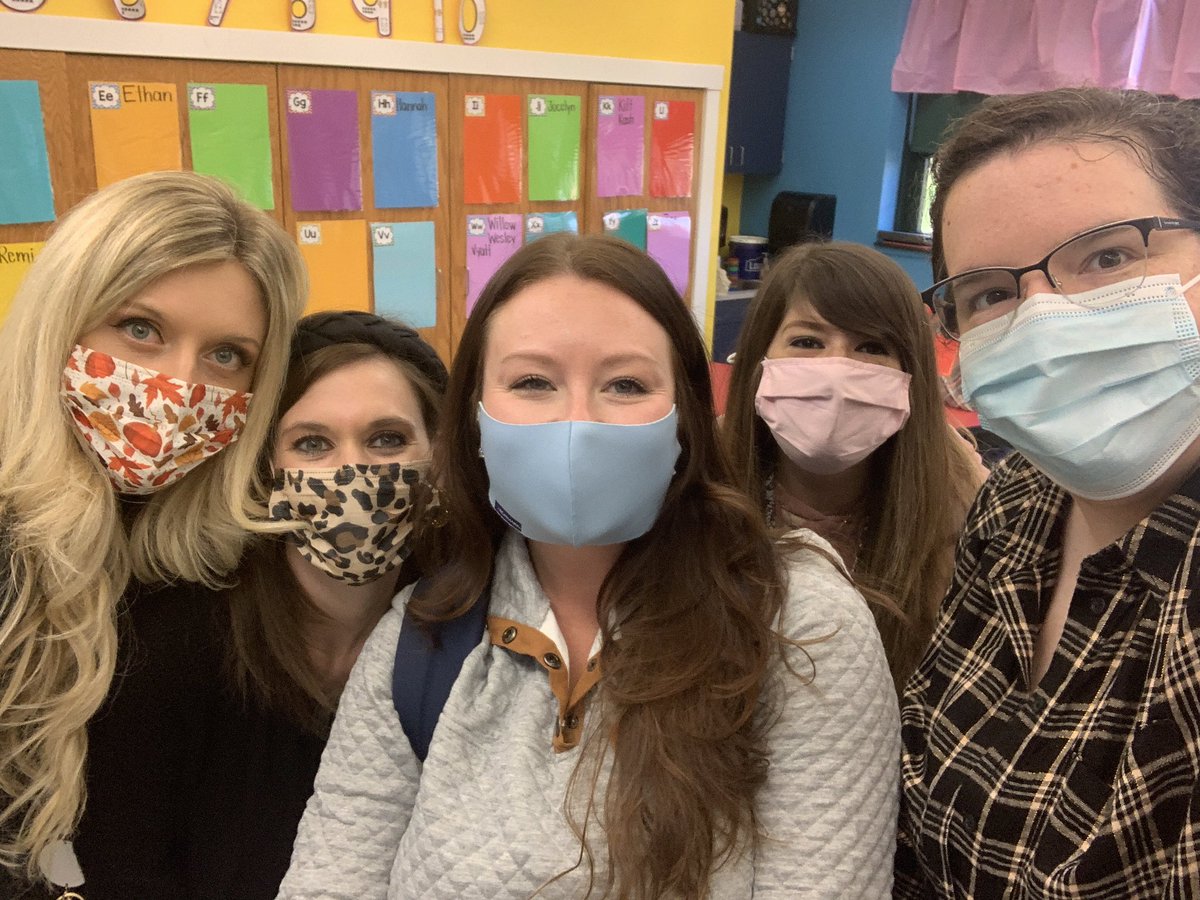 miss_tobias's tweet photo. Officially done! LOVED working with this team!! 🖤♥️ Do we get a badge? 🥺 @MissDziamniski @mia_tappe @MissReagan5 @annavblake #EFproud #AppleTeacher #EFcreates #EveryoneCanCreate https://t.co/hKtm1F182a