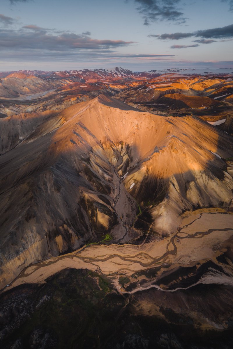 chatkufff's tweet photo. The Mothership has landed 👽🛸 

A drone shot above the Icelandic Highlands in the evening. What I love about this shot is how the sunlight hits the mountain and makes it glow.
 
Only at 0.1 $ETH

https://t.co/SYC0qaVi05

#NFTs #NFTasia #NFTphotography #NFTcollector #NFTcommunity https://t.co/jmxJs3E76c