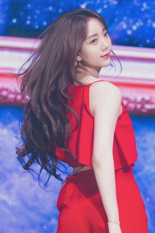mimi_of_pan_'s tweet photo. lovelyzで思い出したんだけど、ケイちゃんとイェヨンって雰囲気似てない？？？こういう顔の系統が好きな方いますよね！？！？ https://t.co/kzXVLAZYaH