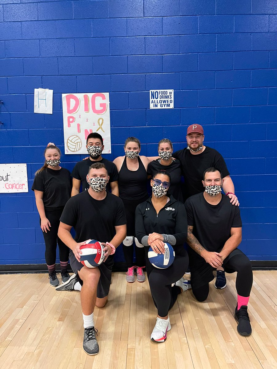 PHS_MS_WELLS's tweet image. Had so much fun playing in the Dig Pink tournament last Friday night with an all alumni team! 💕🏐 We even had some of Coach Compson’s former volleyball players proving they still got it! We def did not win, but we had a blast! #PCSFamily #OnceABlueDevil #AlwaysABlueDevil #alumni