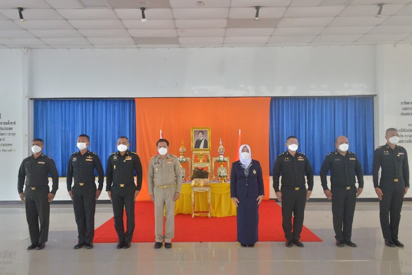 Infantry5002's tweet photo. วันที่ 1 พ.ย.64 ที่ ค่ายสมันตรัฐบุรินทร์ จ.สตูล พ.อ.เรวัตร เซ่งเข็ม ผบ.ร.5 พัน.2 และส่วนราชการ ร่วมพิธีมอบถุงห่วงใยพระราชทาน 650 ชุด โดยสมเด็จพระเจ้าลูกเธอ เจ้าฟ้าพัชรกิติยาภา นเรนทิราเทพยวดี กรมหลวงราชสาริณีสิริพัชร มหาวัชรราชธิดา เพื่อช่วยผู้ติดเชื้อ Covid-19 

#กองทัพภาคที่4 https://t.co/lYMoqHwpLs