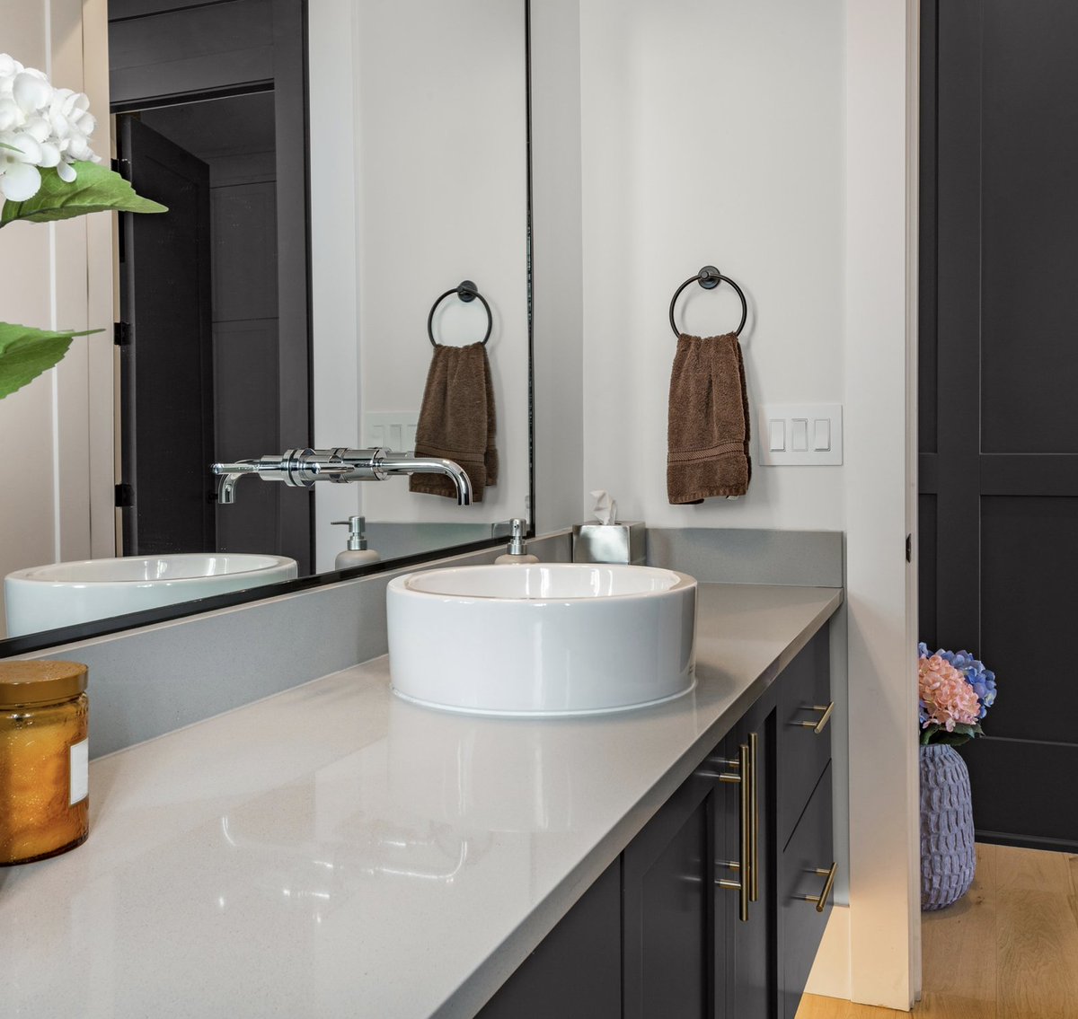MurtaghDrogheda's tweet photo. Transform your bathroom into a contemporary sanctuary for relaxation and comfort with a monochromatic palette.
▪️info@murtaghsdrogheda.ie
▪️https://t.co/w00KCAs2s1
☎️(041) 984 3733
#Louthchat
#ThisIsCurator #CuratorPaints #Bathroom #InteriorInspiration https://t.co/UFsAn6q0AM