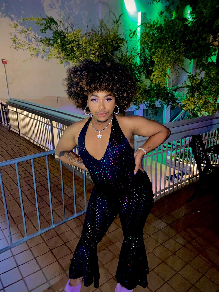 TeeLegacyy's tweet photo. you have the right to stay groovy baby! ⚛️
#halloween2021 https://t.co/092bUayOox