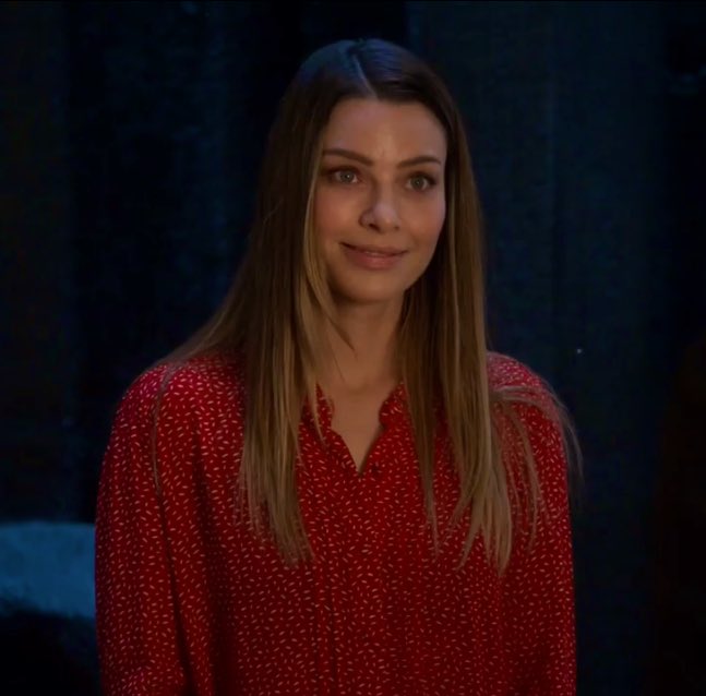 misschloedecker's tweet photo. red looks so good on her😍

#LuciferNetflix #ChloeDecker #LaurenGerman https://t.co/b1wp3tR1fq