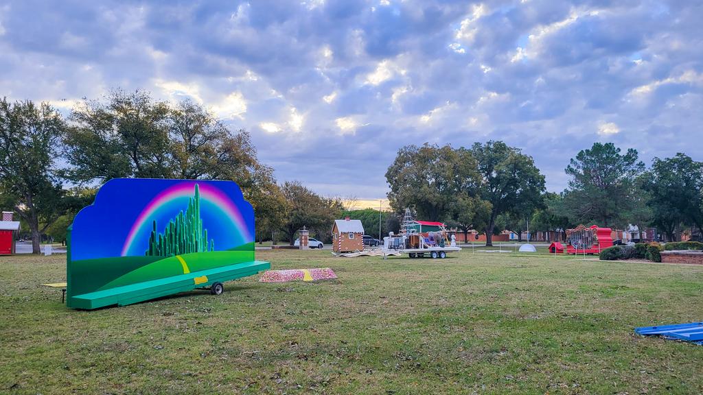 MSUTexas's tweet photo. SAVE THE DATE! The MSU-Burns Fantasy of Lights' opening night is Nov. 22. 🎄 https://t.co/0WV1NtRC7d