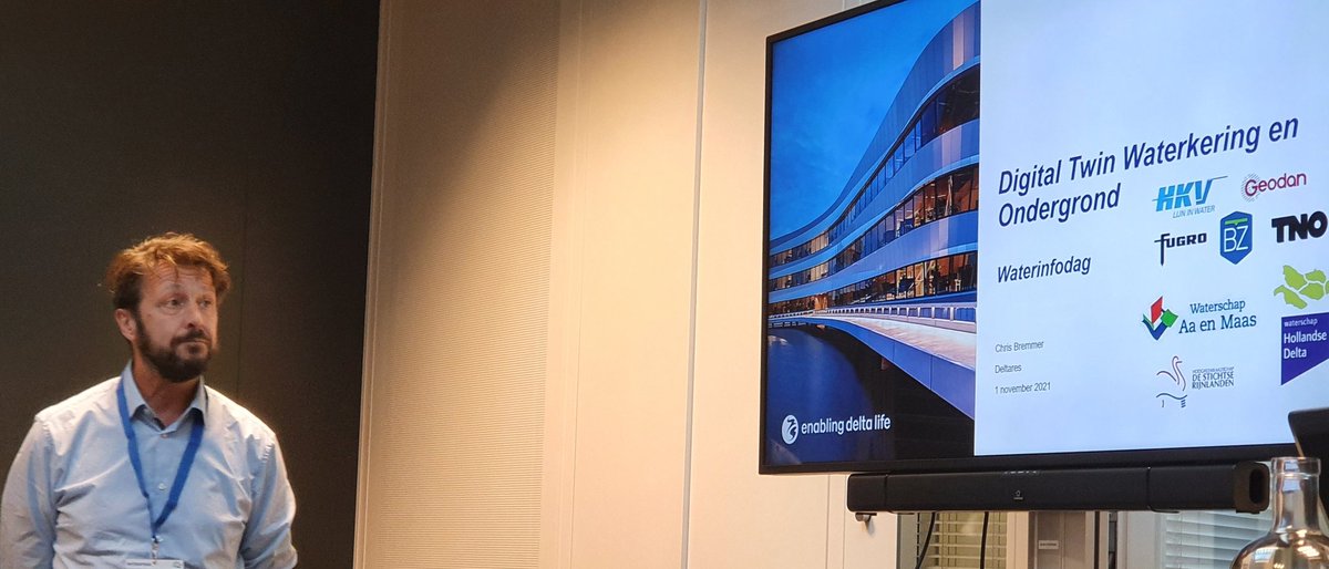 Chris Bremmer <a href="/DeltaresNL/">DeltaresNL</a> pitcht de digitale twin Waterkering en Ondergrond op de <a href="/Waterinfodag/">Waterinfodag</a> 
Een breed consortium werkt mee aan de resultaten