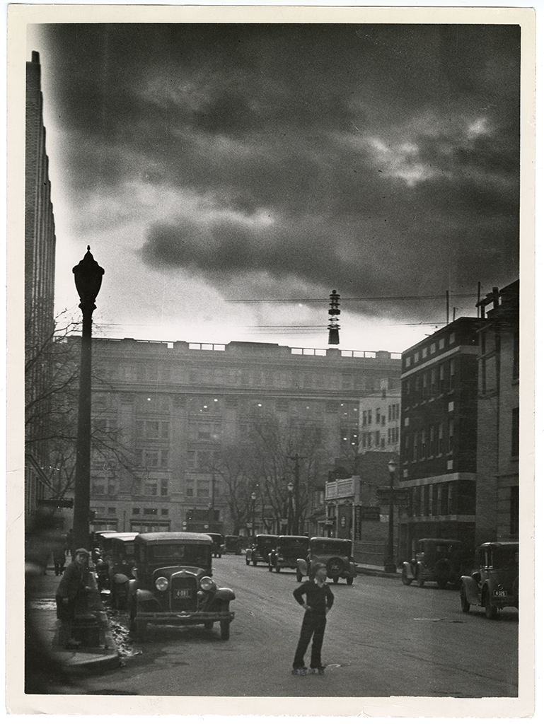 MBGovArchives's tweet photo. A  moody view of the #HBC downtown #Winnipeg store seen from Graham Avenue, 1930. #HBCArchives https://t.co/ojBk7UbYPn https://t.co/K6qFK6Srm5