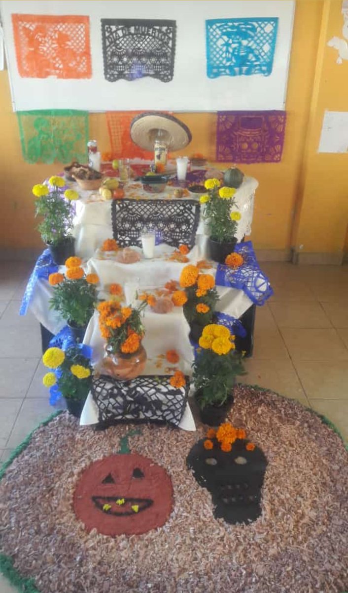 RodriAlcantara2's tweet photo. @TinocoGRogelio @SEB_Edomex @geramonro05 @SeducEdoMex @ma_pureza @AnastasiaVega21 @MiguelAngelTMtz @liliapatriciafj @ArturoH19772369 @SolorioGuilmar @SeguraNadya Ofrenda de una de las escuelas de la zona #P005 #Aculco https://t.co/k22C7P3EfP