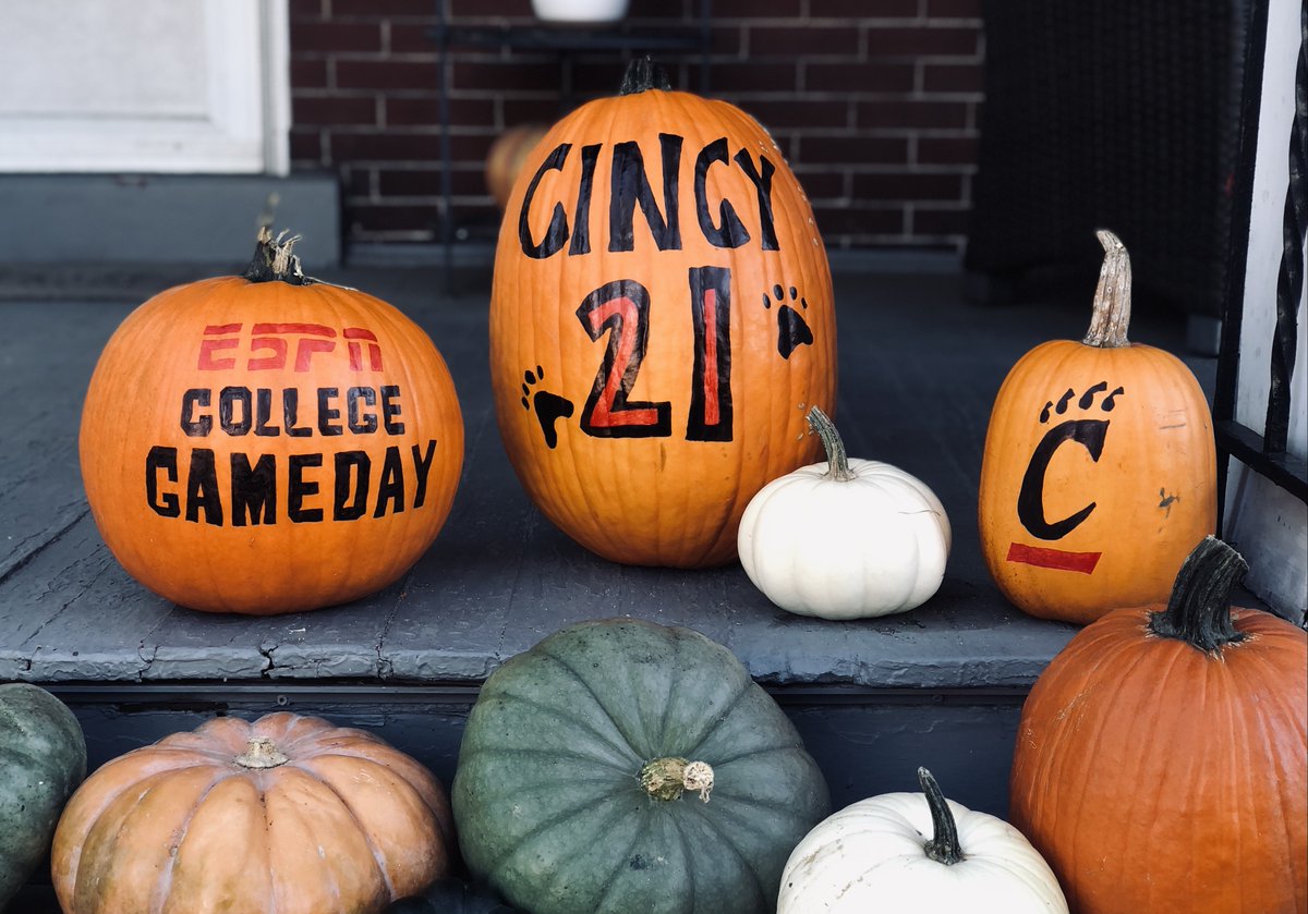 Happy Halloween from the #Bearcats. We're ready for you <a href="/CollegeGameDay/">College GameDay</a>!

<a href="/GoBEARCATS/">Cincinnati Bearcats</a>