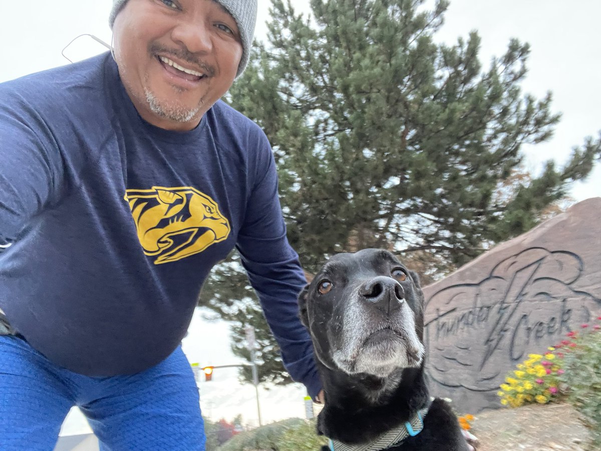 Predxican98's tweet photo. Nice cool morning to look in some miles with my Boise ID running Buddy Chuck !! Bonita mañana para correr en la capital de las papa 🥔 con my amigo Perron Chuck !!#YoDecidiCorrer #YoElegiCorrer #ManicomioRunner #EntreRunners https://t.co/gZOPs0LN7Q