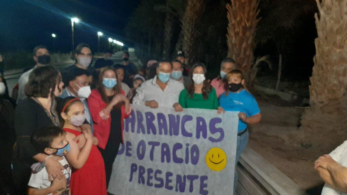 LegislaturaLR's tweet photo. #Aimogasta. La Vicegob @Florelop y el Gob @QuintelaRicardo acompañaron a la Int. @viyilopezz en la puesta en funcionamiento del Derivador x la ruta 75. Obra q permite la accesibilidad a los Bº Estación y Barrancas de Otacio 
☑️700 m de asfaltado 
☑️vereda de losetas
☑️Iluminación https://t.co/y1d8B4MlLC