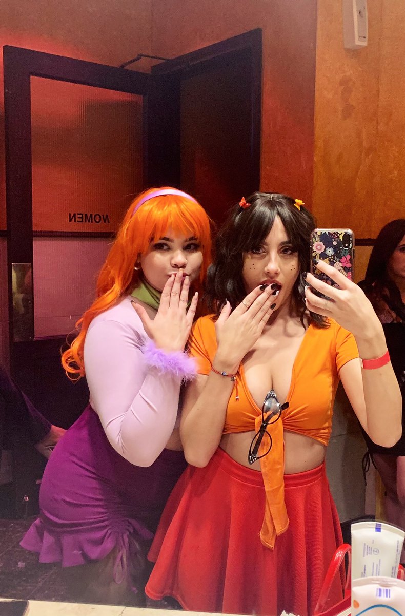 xoreinbow's tweet photo. Partner in crime 🧡💜 https://t.co/u1oruCHYNj