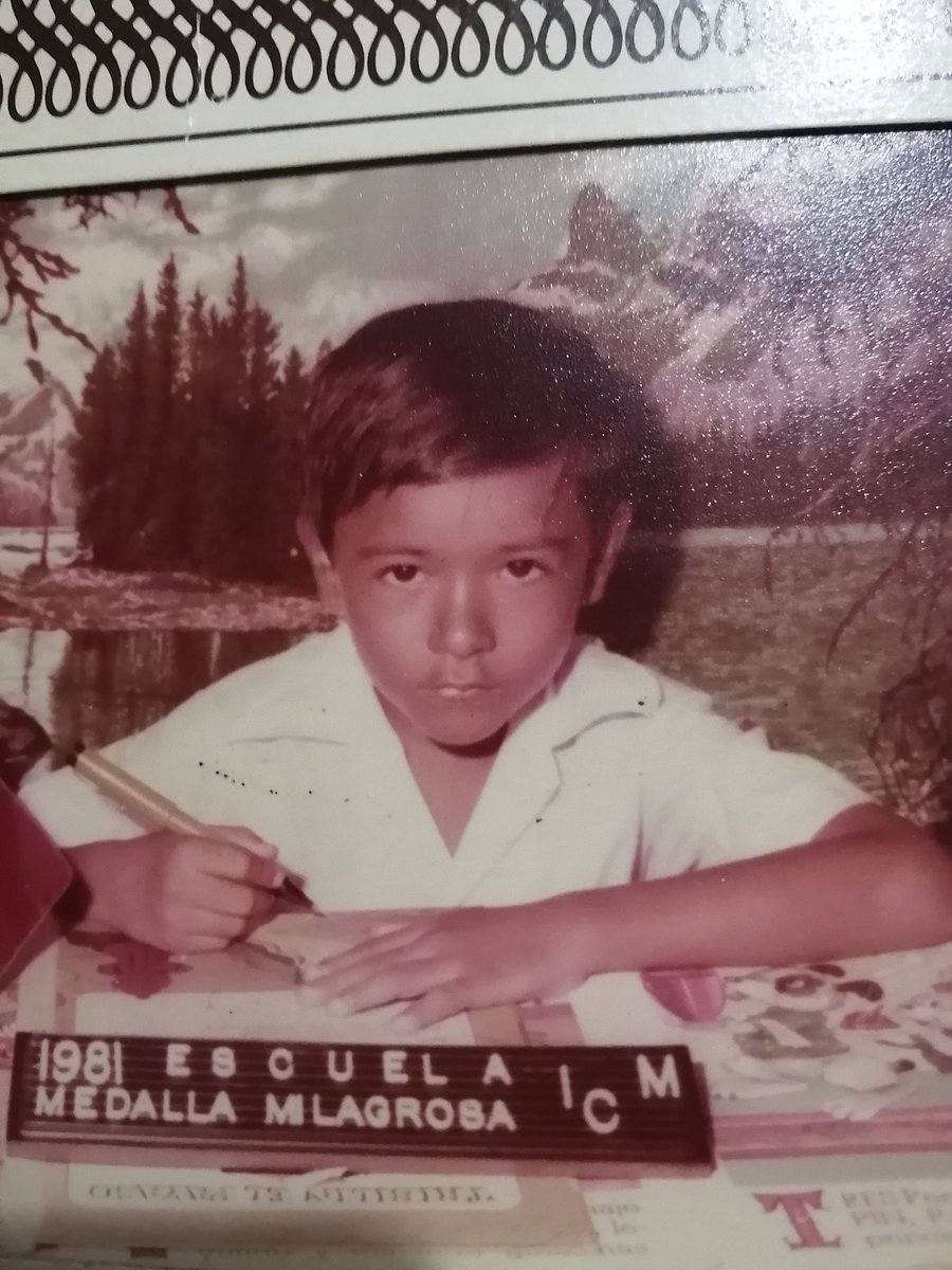 EmerSamudio's tweet image. "Crecí escribiendo el guión de mi propia Película" 🎬📽️ 1/11/1974 foto 1/11/1981 apenas eran 6.....