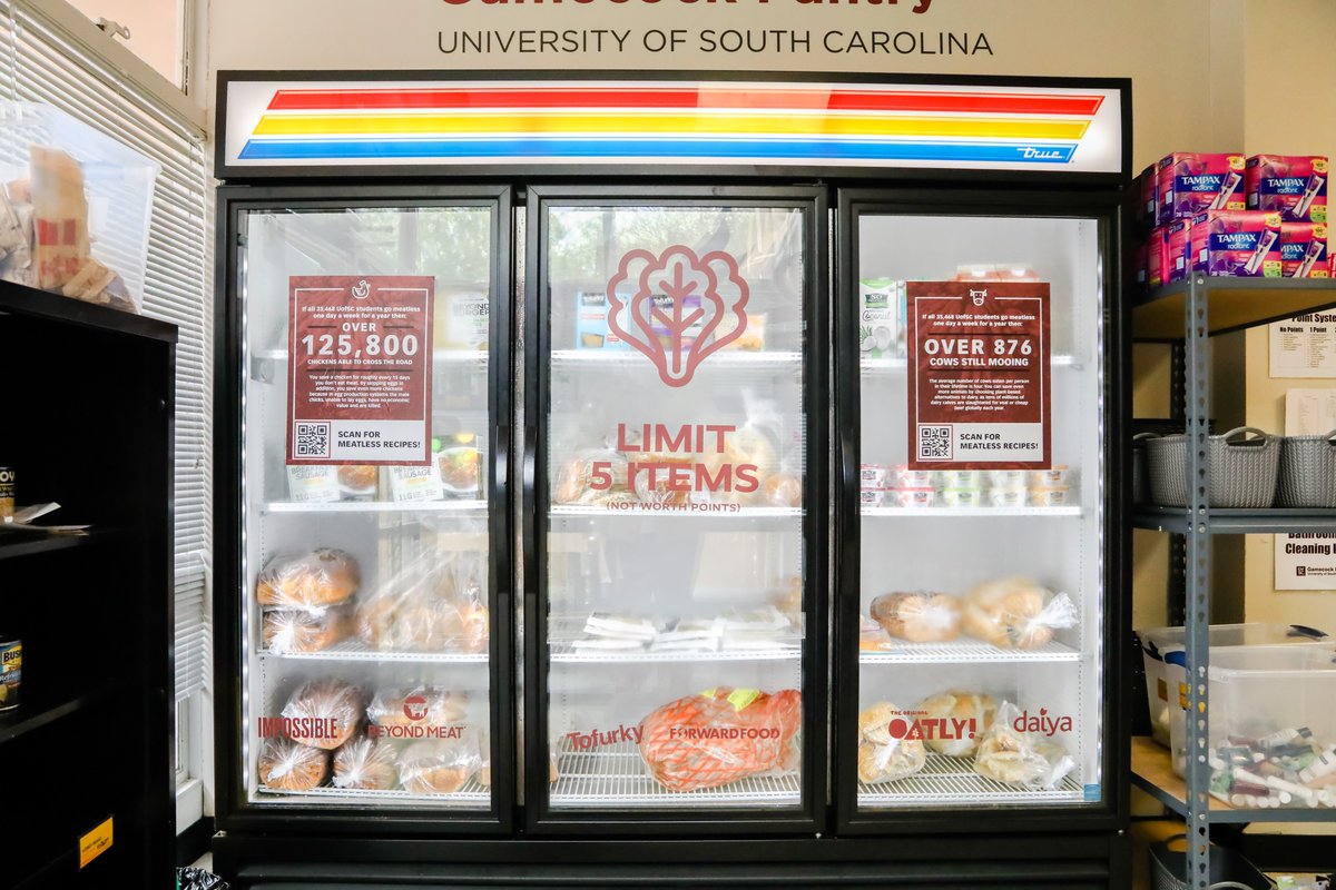 letsmeatless's tweet image. We have extended our philanthropic effort to UofSC’s @gamecockpantry by stocking the pantry to help students in need! Students now have @ImpossibleFoods, @tofurky, @daiyafoods, @oatly and @beyondmeat, as well as additional canned beans &amp;amp; vegetables, &amp;amp; whole grains—for free!