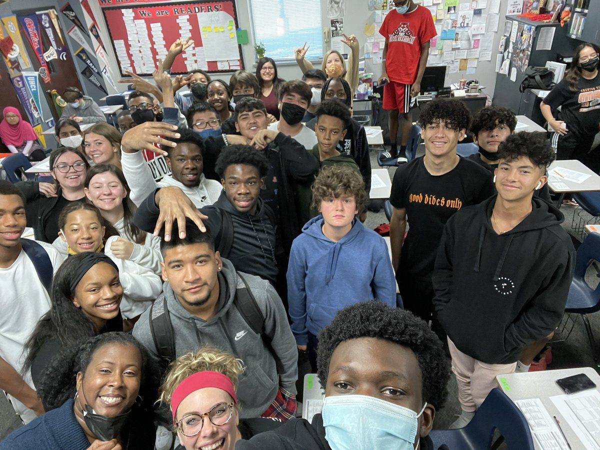 TravisHS_AVID's tweet photo. AVID I and IV coming together on a special project with @rwootenits this morning! @THS_Tigers #servantleaders #AVIDWay https://t.co/dQjOeGWcvA