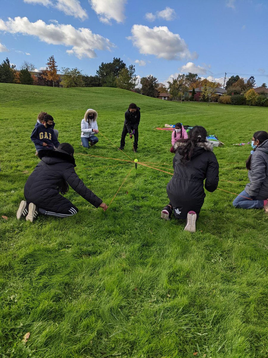 801 working on their group dynamics, in the sunshine! <a href="/SOESKearney/">SOES</a> <a href="/TOES_TDSB/">TOES_TDSB</a> <a href="/charlesgordonps/">Charles Gordon SPS</a> #outdoorlearning #outdoored