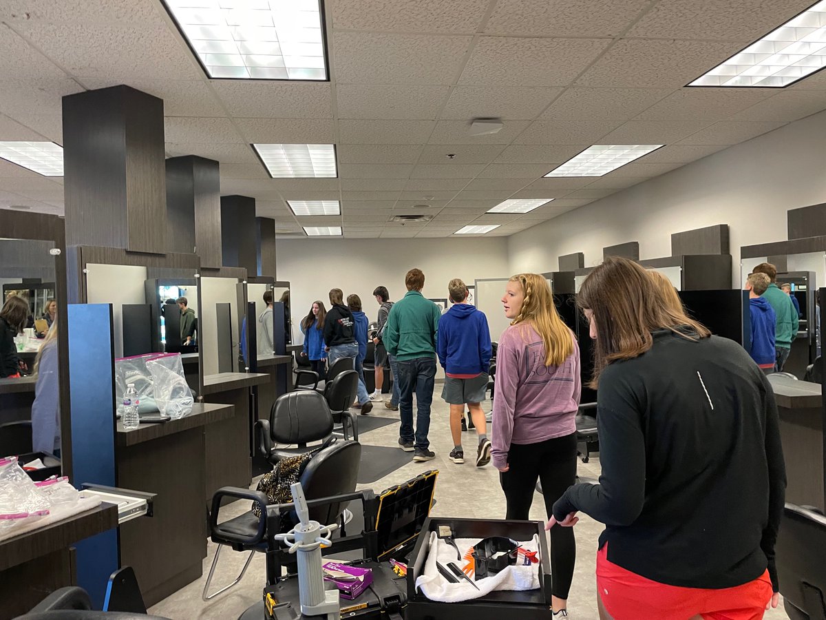 FblaOcms's tweet photo. Thank you @AthensTechGA for hosting @OconeeCountyMS 8th Grade Careers classes today.  Students were able to tour areas in Health Science, Automotive, and Cosmetology to gain insight on different opportunities both during, through dual enrollment, and after high school. @OCS_CTAE https://t.co/2VyUQlljCJ