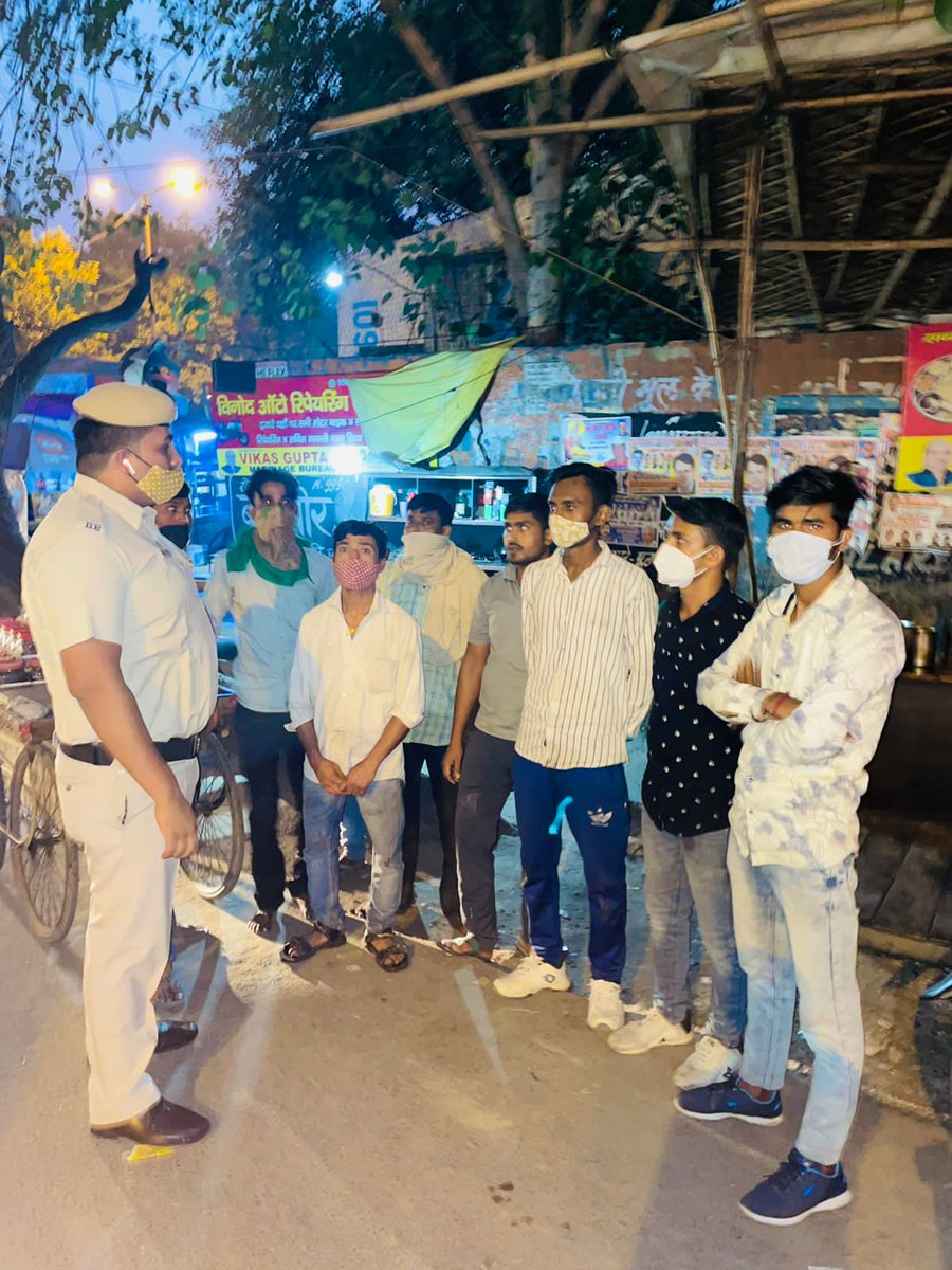 dcpouter's tweet photo. #CommunityEngagement
Working on our strength through #Praharis & members of #Eyes_Ears
Interactions being held in #OuterDistrict to ensure #SafetyForEveryone this #FestiveSeason
Inform Police Control Room for any suspicious activity around you.
#dcpouter https://t.co/3wWqaLDp7r
