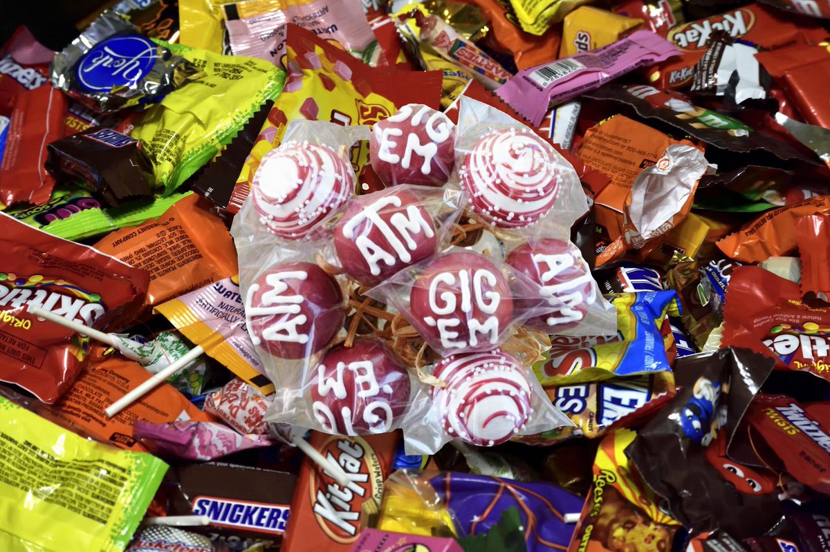 kyleumlang's tweet photo. Some people are sick. Just found this in my kid’s candy… disgusting 🤢 https://t.co/VzMlGdIXRt