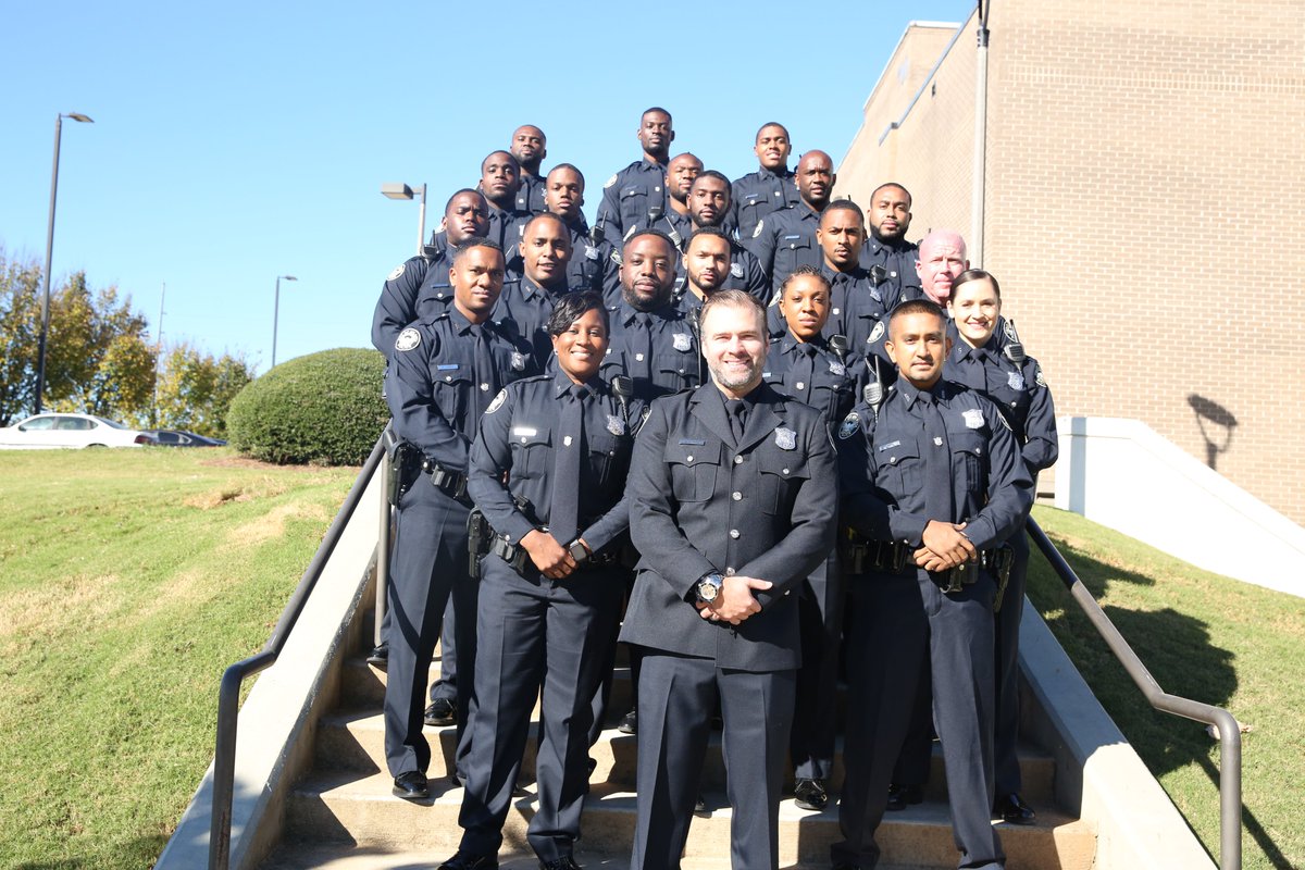 Atlanta_Police's tweet image. 20 officers from Class 271 were sworn into the Atlanta Police Department on Wednesday, October 27 in a private ceremony. A small group of loved ones were able to attend. Thank you for answering the call to serve &amp;amp; protect. Welcome to the #BlueFamily! #APDProud #MySafeATL