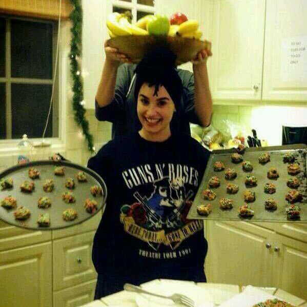 fvsgianto's tweet image. lovatics velhotes que estão no fandom há anos, quotem esse tweet com fatos interessantes que vocês acham que os mais novos ou algumas pessoas no fandom não sabem.