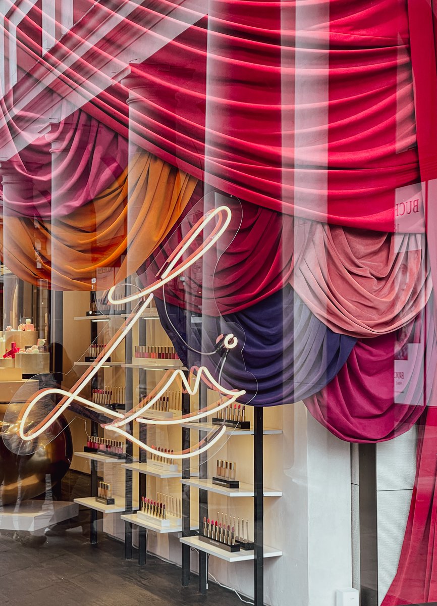 CoventGardenLDN's tweet photo. Welcome to the neighbourhood, House of Eldridge! For the first time ever, all of legendary make-up artist, Lisa Eldridge’s entire product range is available under one roof. Discover the pop up in Covent Garden! https://t.co/Ave9sGYgAk #CoventGarden https://t.co/7fEfsDhEfG