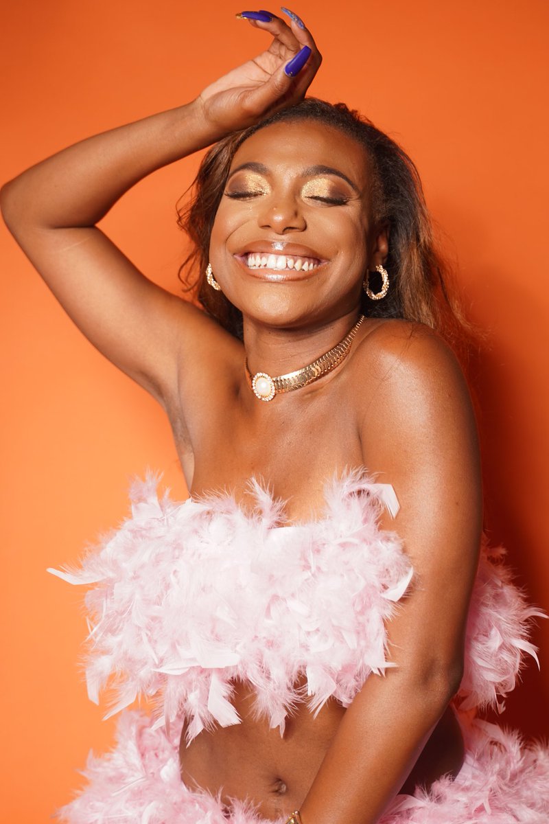 laporschespeaks's tweet photo. I never left the playing dress up stage in life. I just have the means to turn it into productions now. 😂
Here are some untouched BTS photos. 
#nofilter #arilennox #Pressurevideo https://t.co/8oTkQ7qXsM