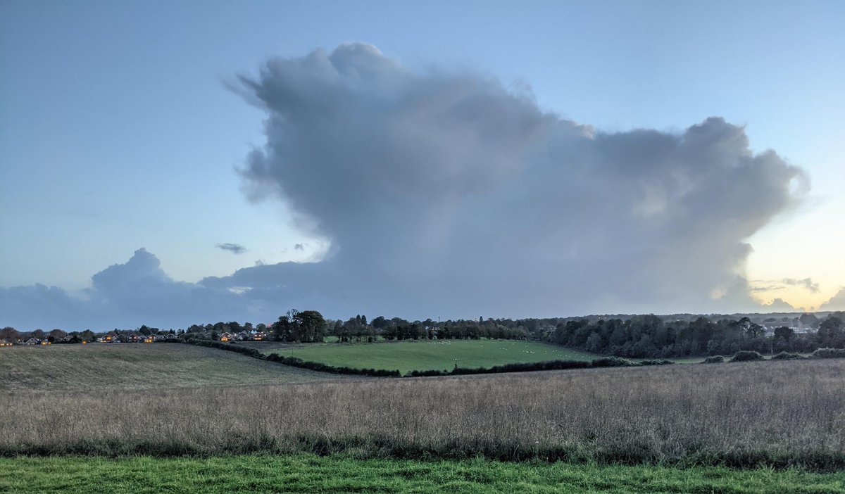 WillWalkerWin's tweet photo. Cloud over Barton Meadows last night
(Map of a nearby walk: https://t.co/HiLf8OrhmP) https://t.co/SFXELYrfzn