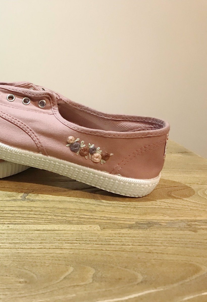 bordhada's tweet photo. 🆉🅰🅿🅰🆂 con mucha onda para esta primavera!!! 🌿🌸 
#bordados #bordadoamano #primavera #hechoamano https://t.co/PM22j9syNK