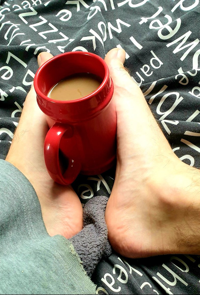 GuysOnlyFeet's tweet photo. It's a little chilly 🥶 #guysfeet #malefeet #gayfeet #malesoles #coffeeandfeet https://t.co/y5tfG05lMj