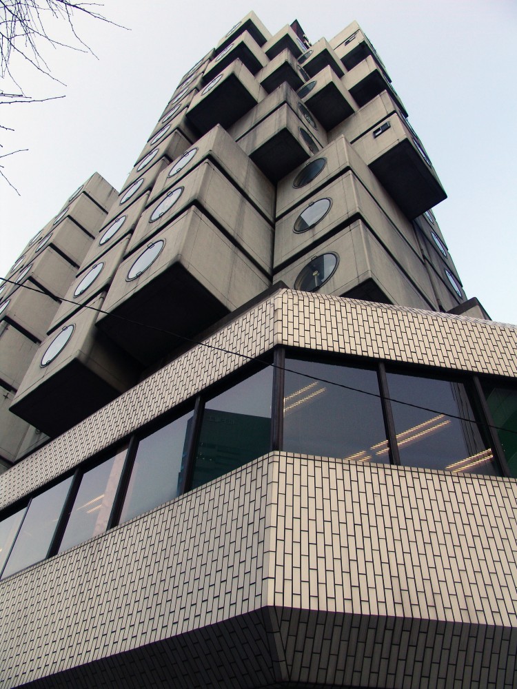 Seearch_'s tweet photo. Nakagin Capsule Tower, Tokyo, Japan. 1969-72
Kisho Kurokawa.
#seearch #architecture #Japan #Tokyo #Nakagin #建築 #日本 https://t.co/E1d8kPnpsS