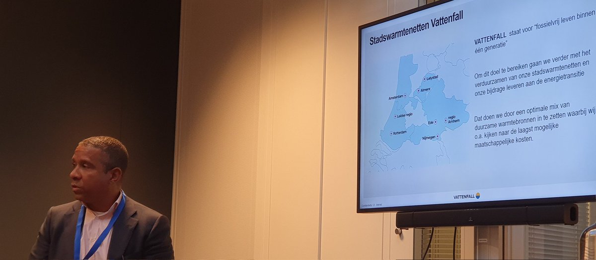 Caryl Jonis <a href="/VattenfallNL/">Vattenfall Nederland</a> brengt nieuwe inzichten bij de <a href="/Waterinfodag/">Waterinfodag</a> deelnemers over de energietransitie (specifiek Aquathermie) #Warmingup <a href="/DeltaresNL/">DeltaresNL</a> 
warmingup.info