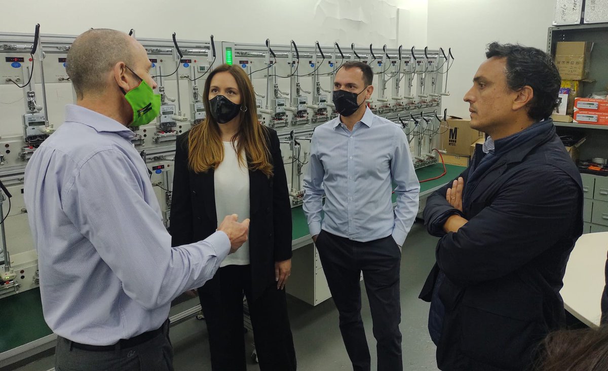 Peronista21's tweet photo. Visitamos una fabrica del sur de la ciudad con @mariuvidal y nos reunimos con empresarios PYME para llevar la agenda de la producción y el trabajo al Congreso. Como dijo Ma. Eugenia: "Sin sector privado Argentina no tiene salida. Las grandes generadoras de empleo son las pymes". https://t.co/lE4fq6PWOp
