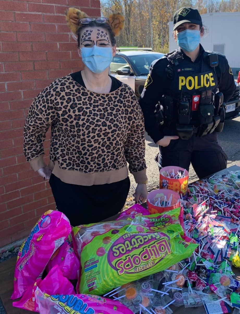 OPP_ER's tweet photo. On Friday PC Bouchard of #RussellCountyOPP attended Cambridge Public School Halloween event &amp; distributed candy to the students. The children thought her costume was very authentic.😀#communityfirst ^tc https://t.co/TTDMSXcvcB