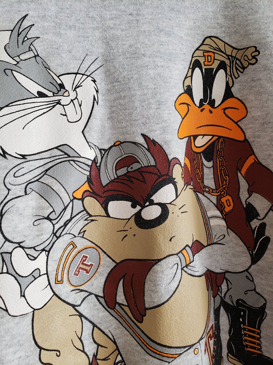 TooHotVintage's tweet photo. VelvaSheen goodness 💦💦
Looney Tunes 90s Sweater...DM to Purchase. https://t.co/KYvvl59uyS