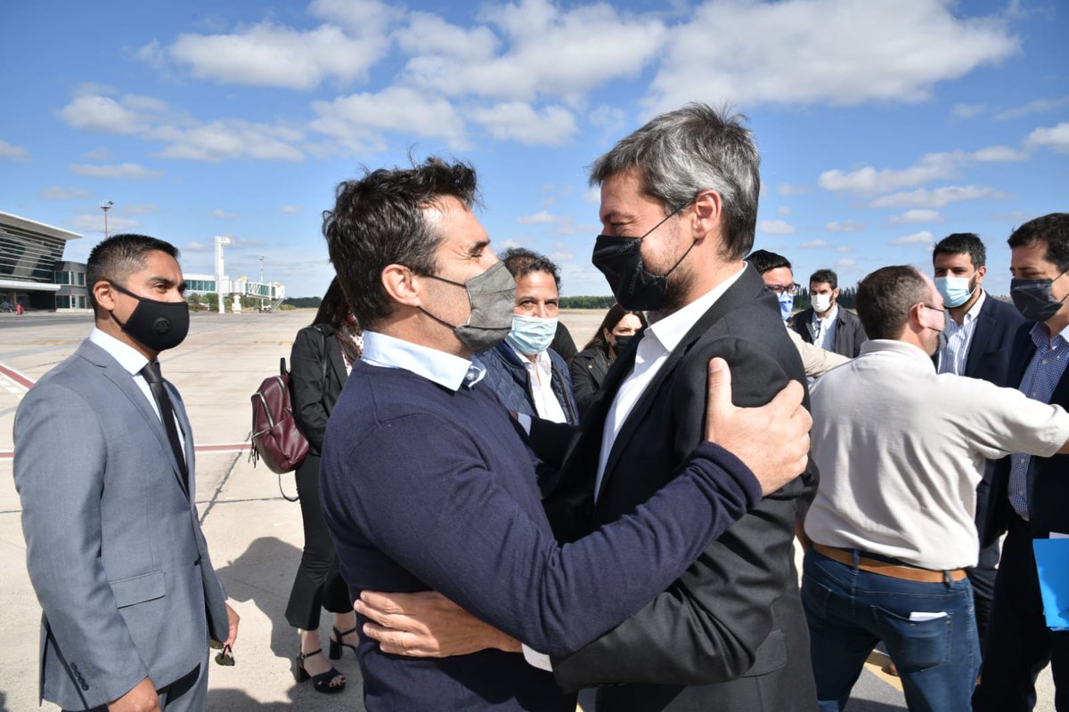 dariomartinezpj's tweet photo. ¡Bienvenidos @wadodecorrido, @MatiasLammens y @TatoGiles a #Neuquén! 

Nos espera una gran jornada de trabajo junto a @bertoldi_tanya, @BetoVivero y @AsuncionmirasT.

Los y las esperamos a las 15hs en la plaza del barrio Melipal, 1° de Mayo y Hualcupen, para #VolverAVernos☀️🇦🇷 https://t.co/HxjS5rTV2l