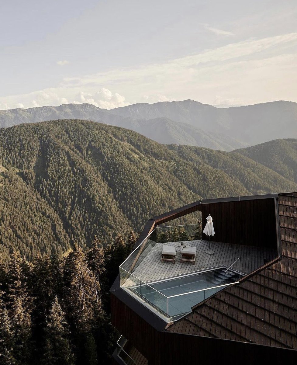 NATALIALABEL's tweet photo. The most perfect winter getaway in the Italian alps. Heaven. https://t.co/9pWca9N5TT