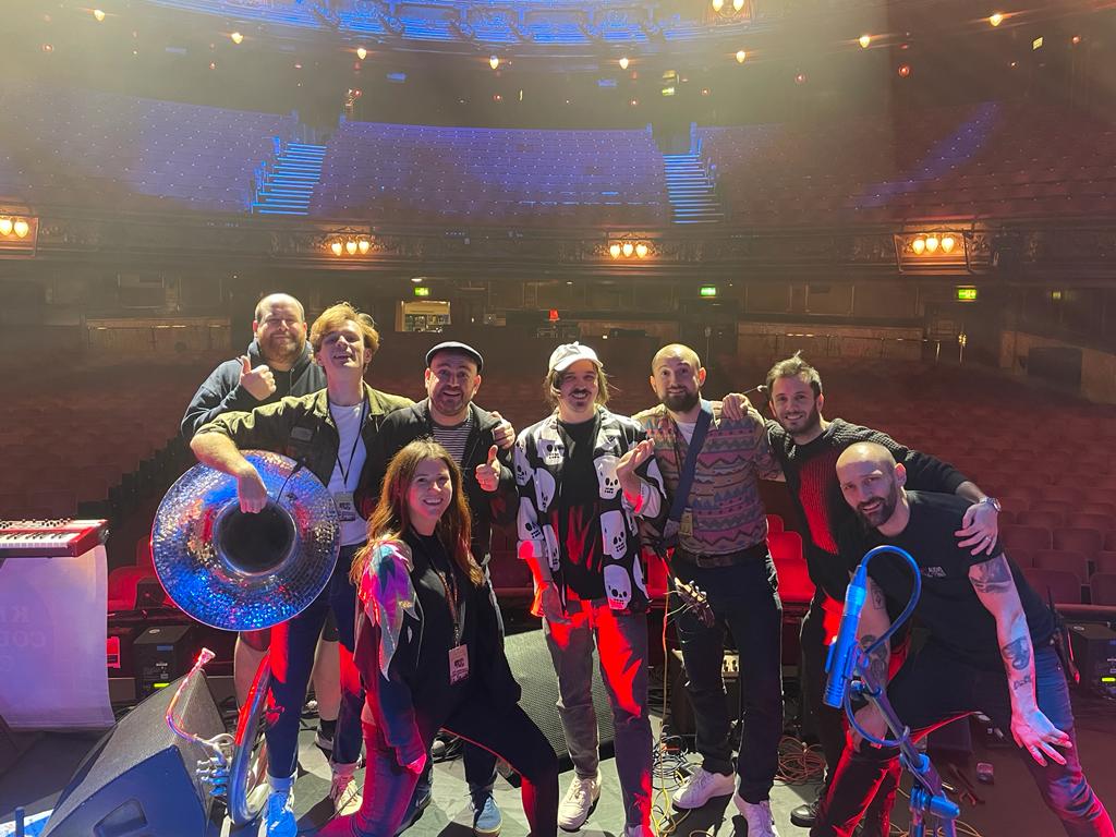 KestonCobblers's tweet image. That's a wrap! 
After 4 weeks on the road with the legendary @paulheatonsolo &amp;amp; @jamabing &amp;amp; all their amazing band and crew, we've arrived back home. This tour has been the wildest experience for us Cobblers. Performing at ruddy arenas &amp;amp; meeting all sorts of new, wonderful people.
