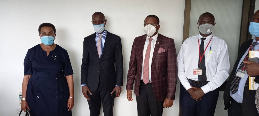 IGGUganda's tweet photo. @IGGBetiKamya has called upon the elected leaders of Entebbe Municipality to join the war against corruption by giving corruption a face and making it difficult for those who have stolen from Government to enjoy their lavish lifestyle. #CollaboratingAgainstCorruption https://t.co/IOXdQInOS0
