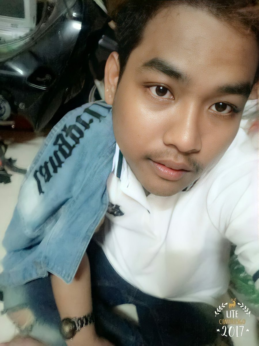 Dom96947144's tweet photo. ខ្មៅតែរាងទេតែចិត្តមិនខ្មៅទេ https://t.co/nDf9XrUpaF