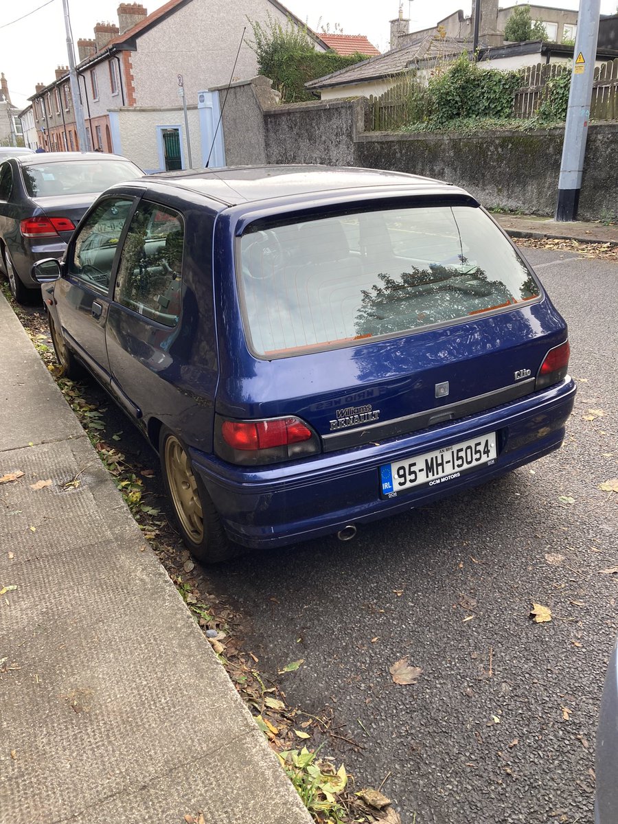 found a clio williams in the wild #renault #clio #williams #renaultclio #spotted #shiteoldcars #shitecarspotting