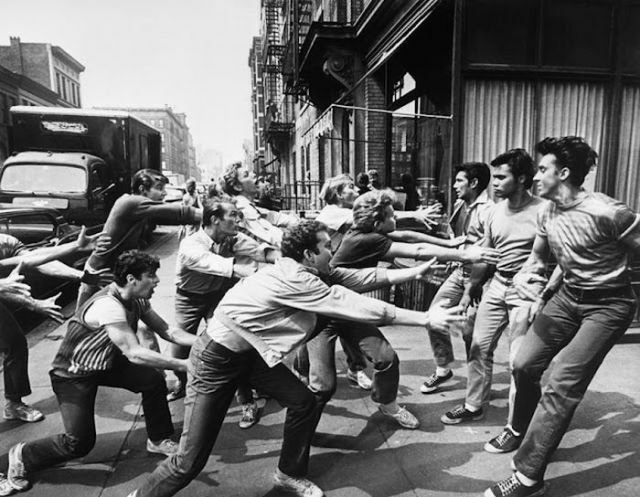 ladylibrorojo's tweet photo. Pues entre #WestSideStory y #LosTarantos yo no tengo dudas.
Siempre con #LaCapitana.
A raíz de la lectura de #TodoElOdioQueTeníaDentro🥊 #ServandoRocha @La_Felguera https://t.co/QQWmWsQ588