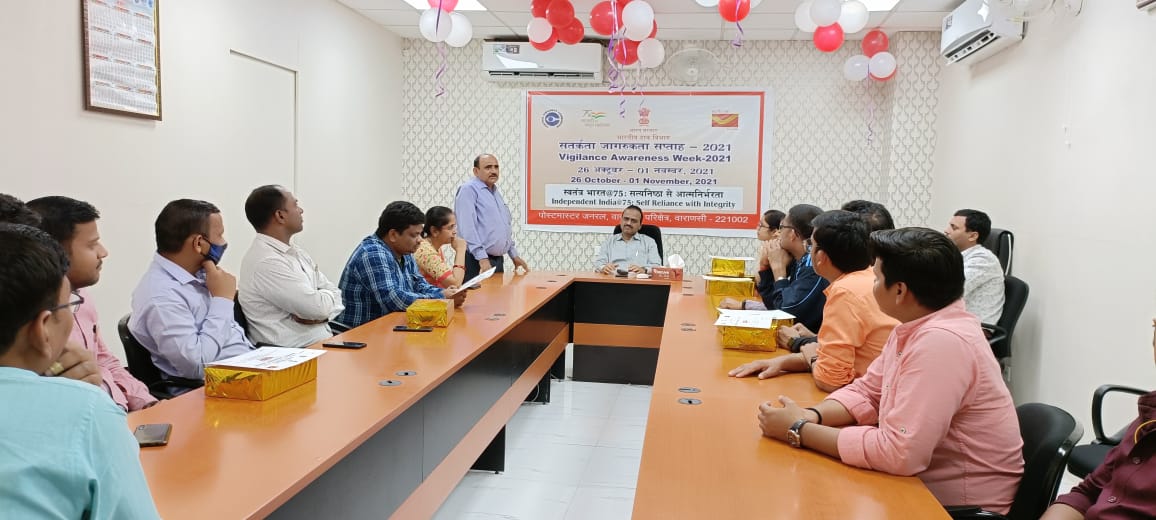 pmg_varanasi's tweet photo. पोस्टमास्टर जनरल कार्यालय, #वाराणसी में #VigilanceAwarenessWeek के समापन के दौरान विभिन्न प्रतियोगिताओं के विजेता हुए पुरस्कृत। विजेताओं को सहायक निदेशक (सतर्कता) व डाक अधीक्षक, वाराणसी पश्चिम मंडल ने दिए प्रशस्ति पत्र। @cpmgup @kkyadava @IndiaPostOffice @CVCIndia #IndiaPostAt75 https://t.co/HFtHtaWMf4