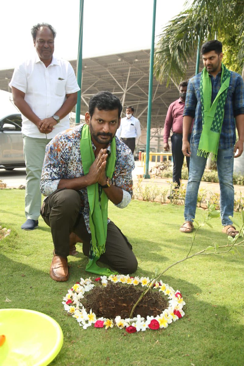 VishalKOfficial's tweet photo. Happy to be part of the #GreenIndiaChallenge 

Let’s plant as many #Trees as possible, GB https://t.co/CYNEr5XtLt